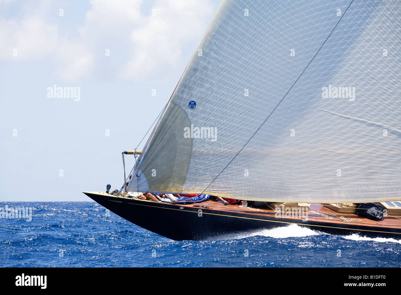 La proue de la classe J Location de Valsheda à Antigua Classic Yacht Regatta Banque D'Images