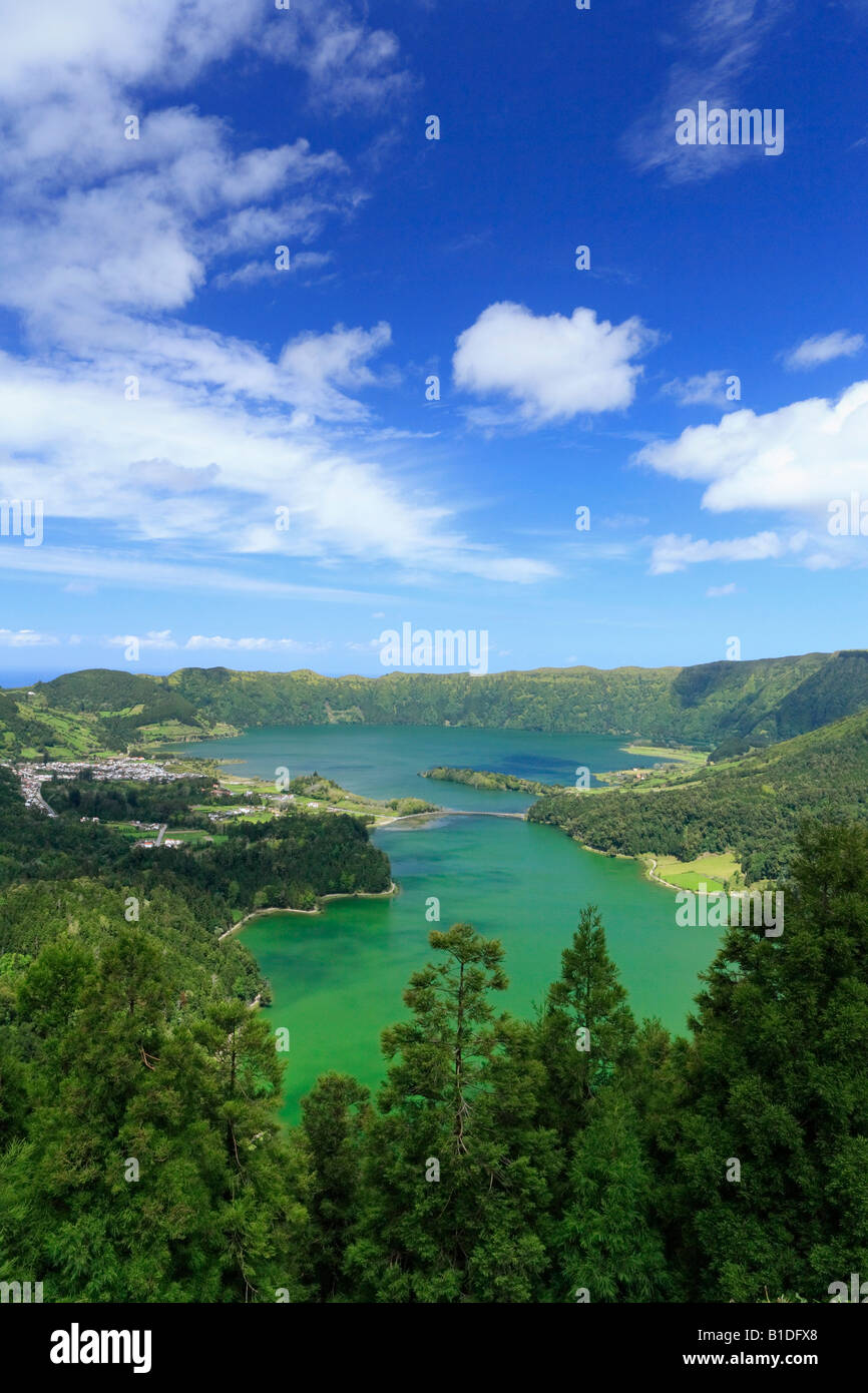 Sete Cidades crater et le twin lakes, Açores, Portugal Banque D'Images