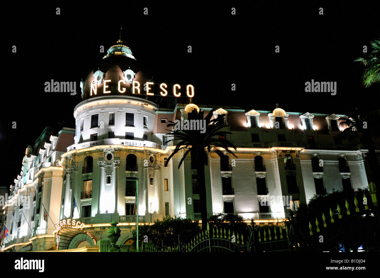Hotel Negresco Nice France (1912) la nuit pour un usage éditorial uniquement Banque D'Images