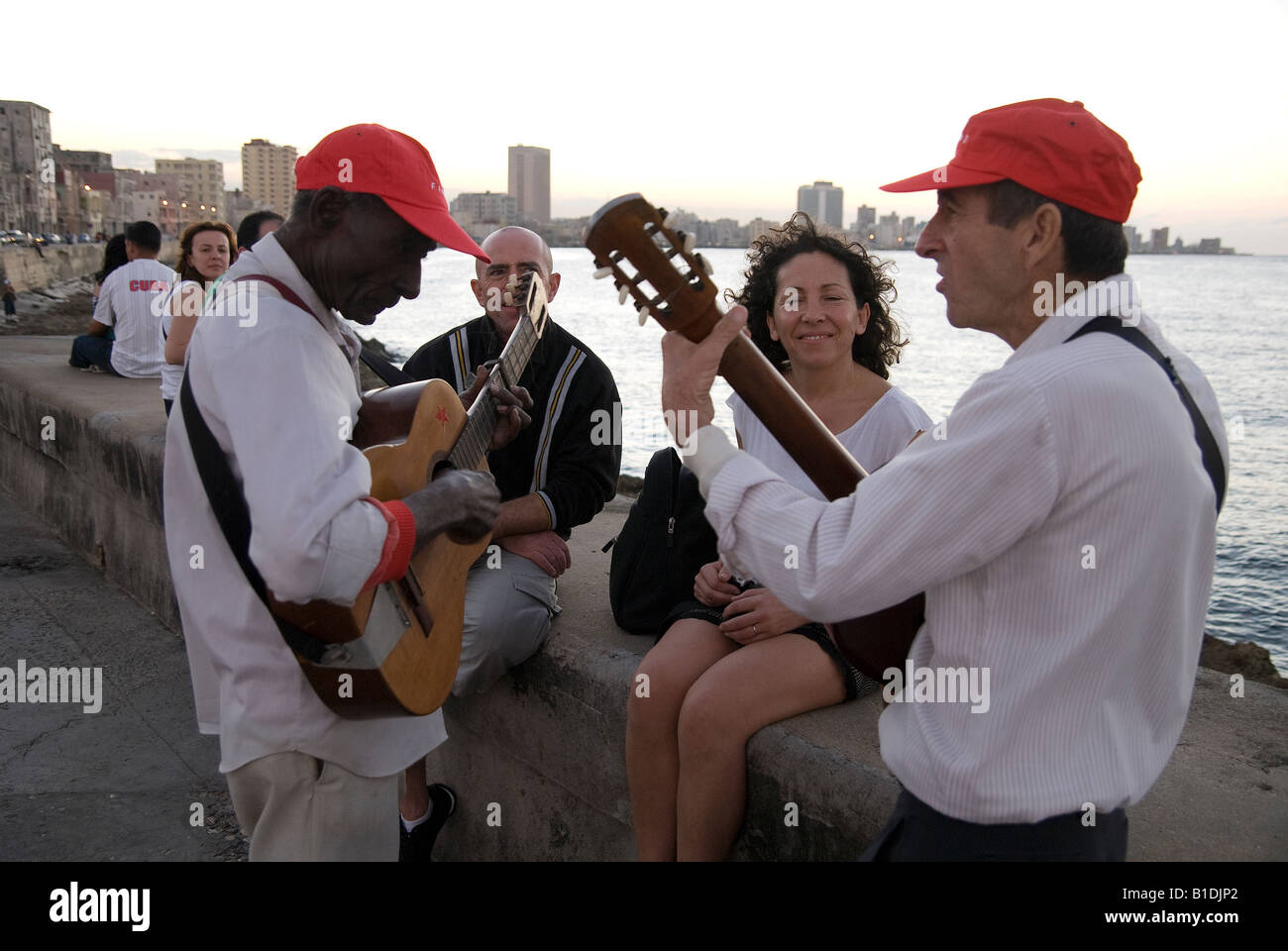 Musiciens cubains sur le Malecón, La Havane Banque D'Images