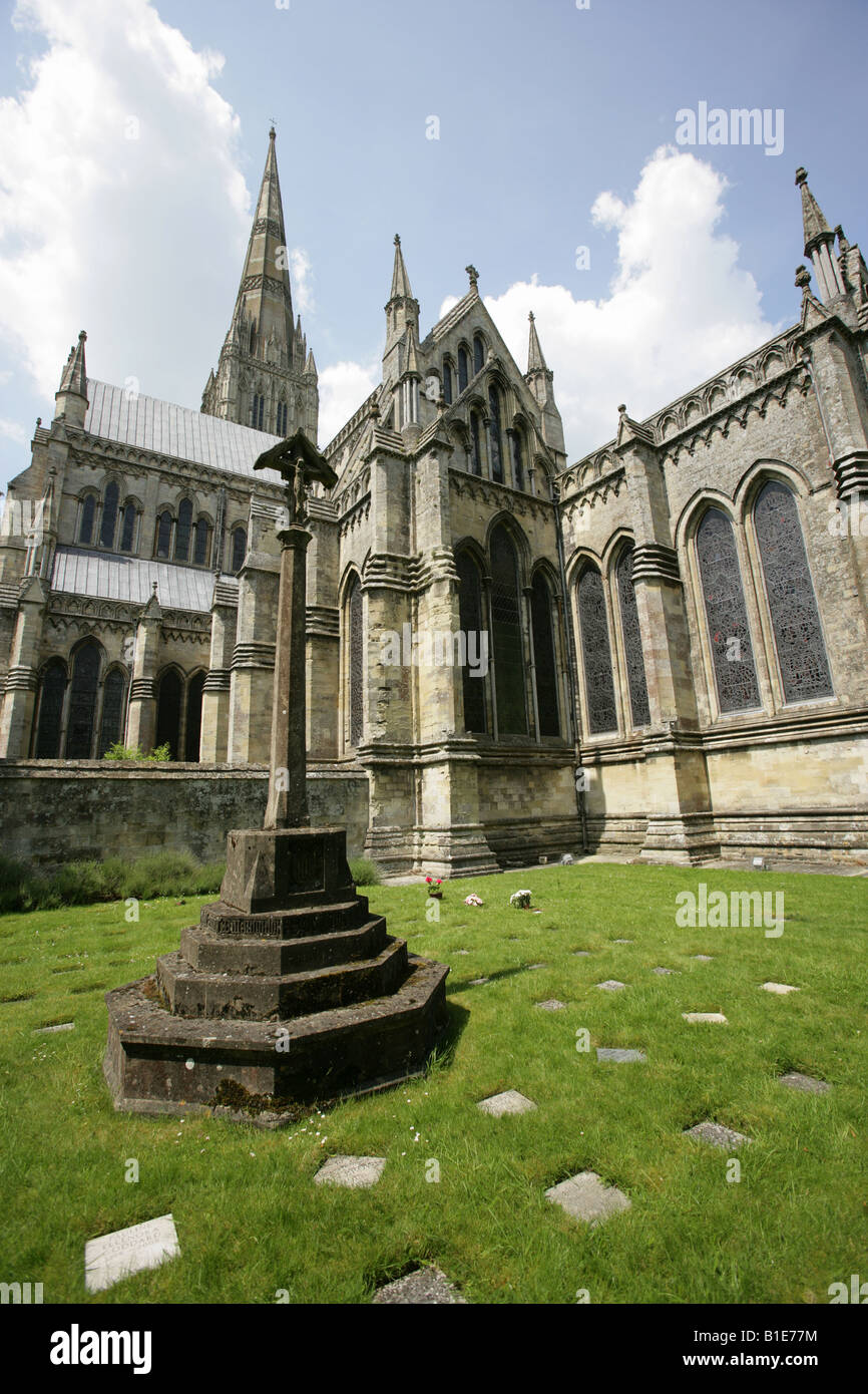 Ville de Salisbury, Angleterre. Façade nord de la cathédrale de Salisbury, Cathédrale de l'église de la Bienheureuse Vierge Marie à Salisbury. Banque D'Images