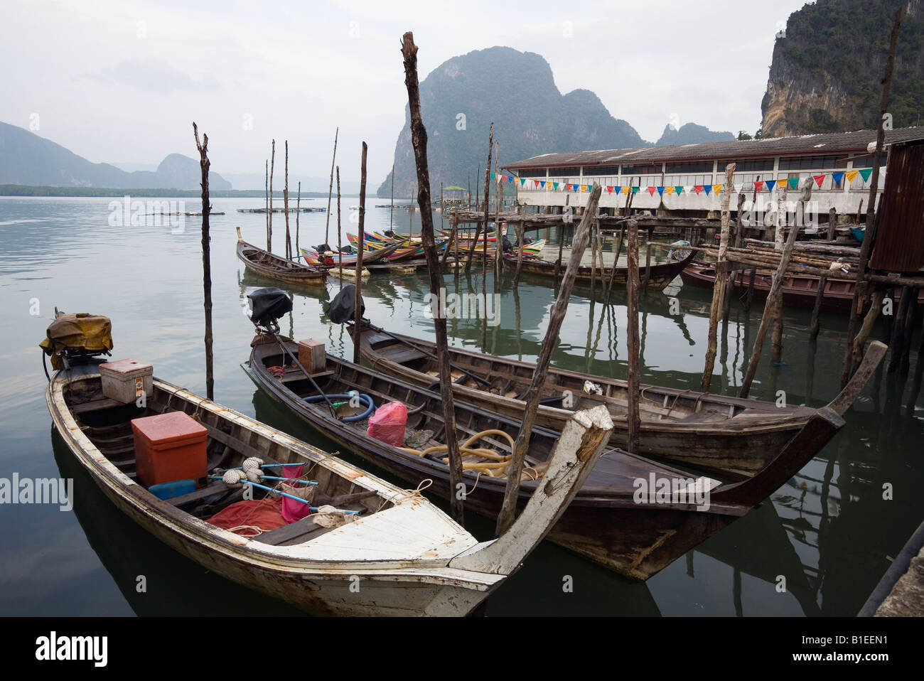 Bateaux de pêche - Ko Panyi, province de Phang Nga, THAÏLANDE Banque D'Images