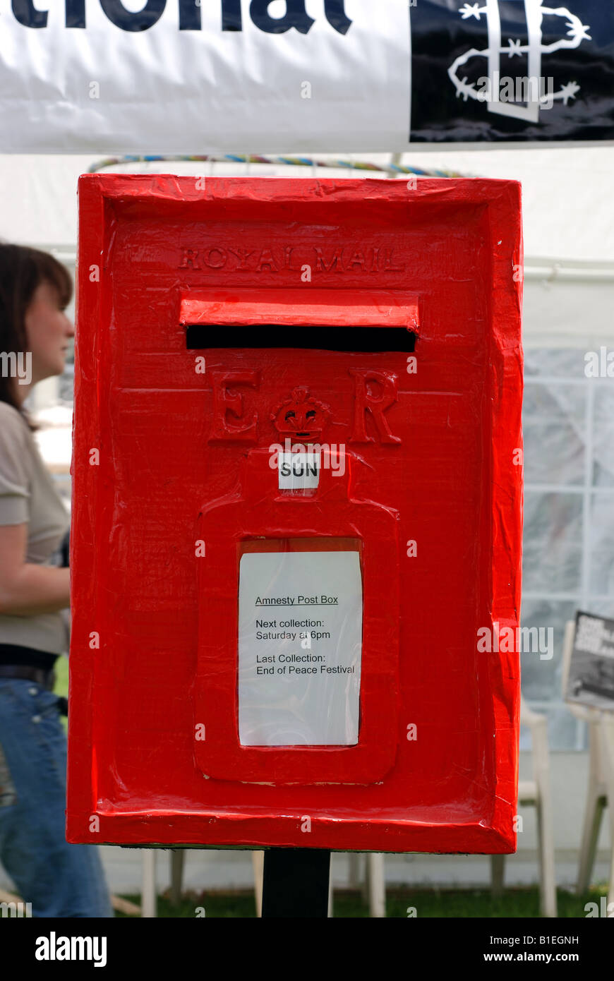 Amnesty International boîte postale à Leamington Festival de la paix, UK Banque D'Images