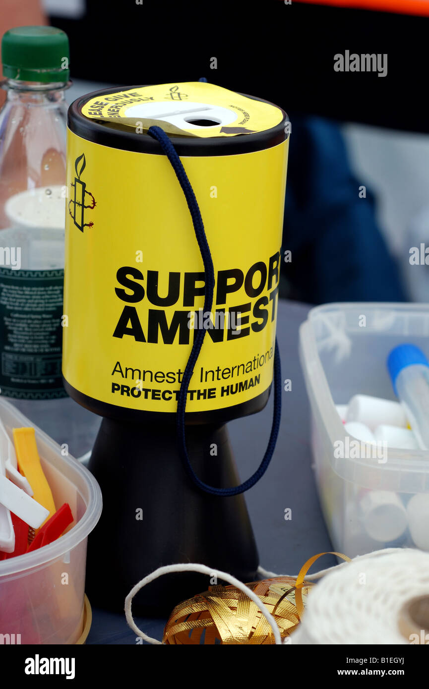 Amnesty International tin collection, UK Banque D'Images