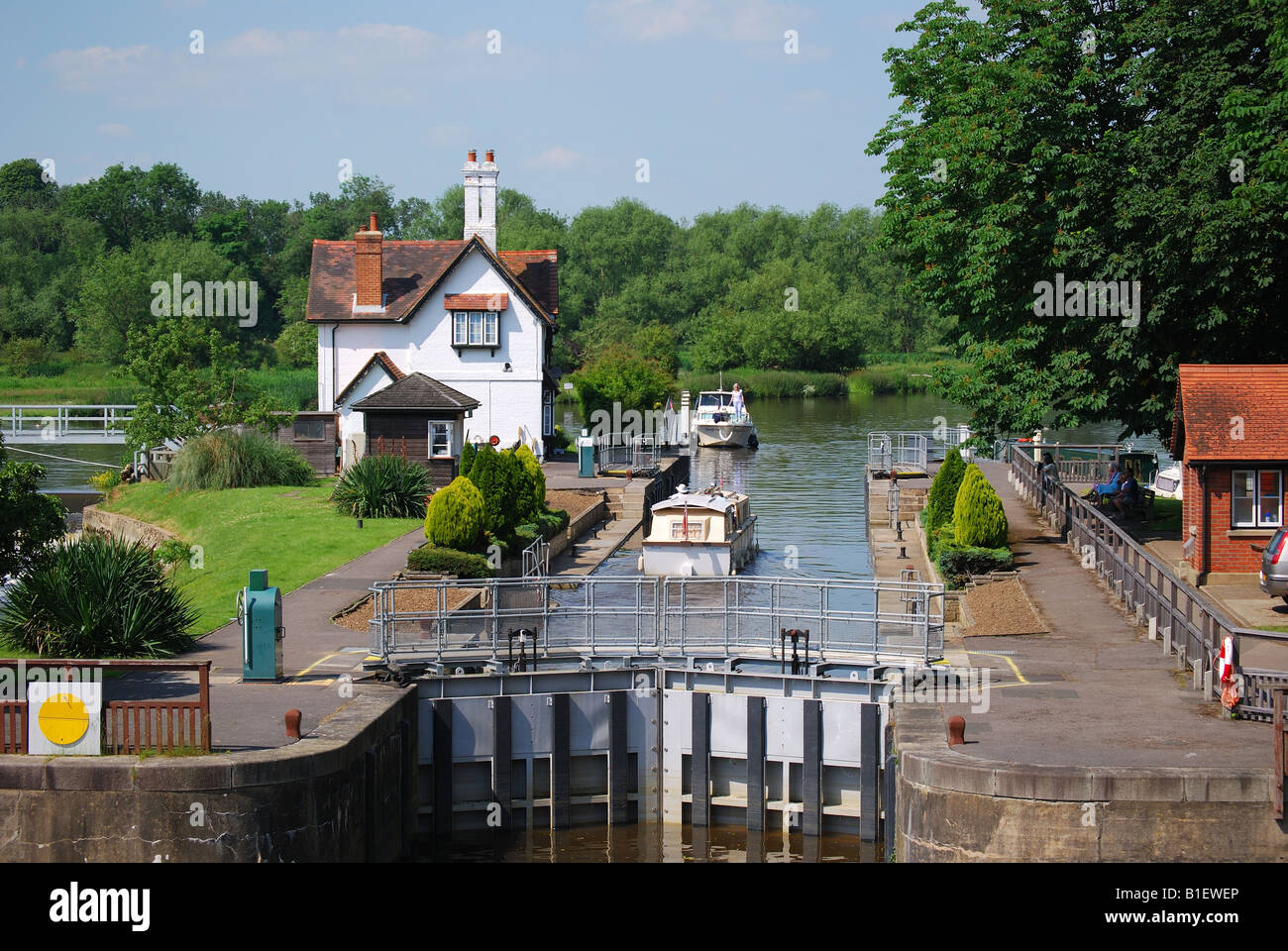 Goring Lock on tamise, Goring, Oxfordshire. Angleterre, Royaume-Uni Banque D'Images