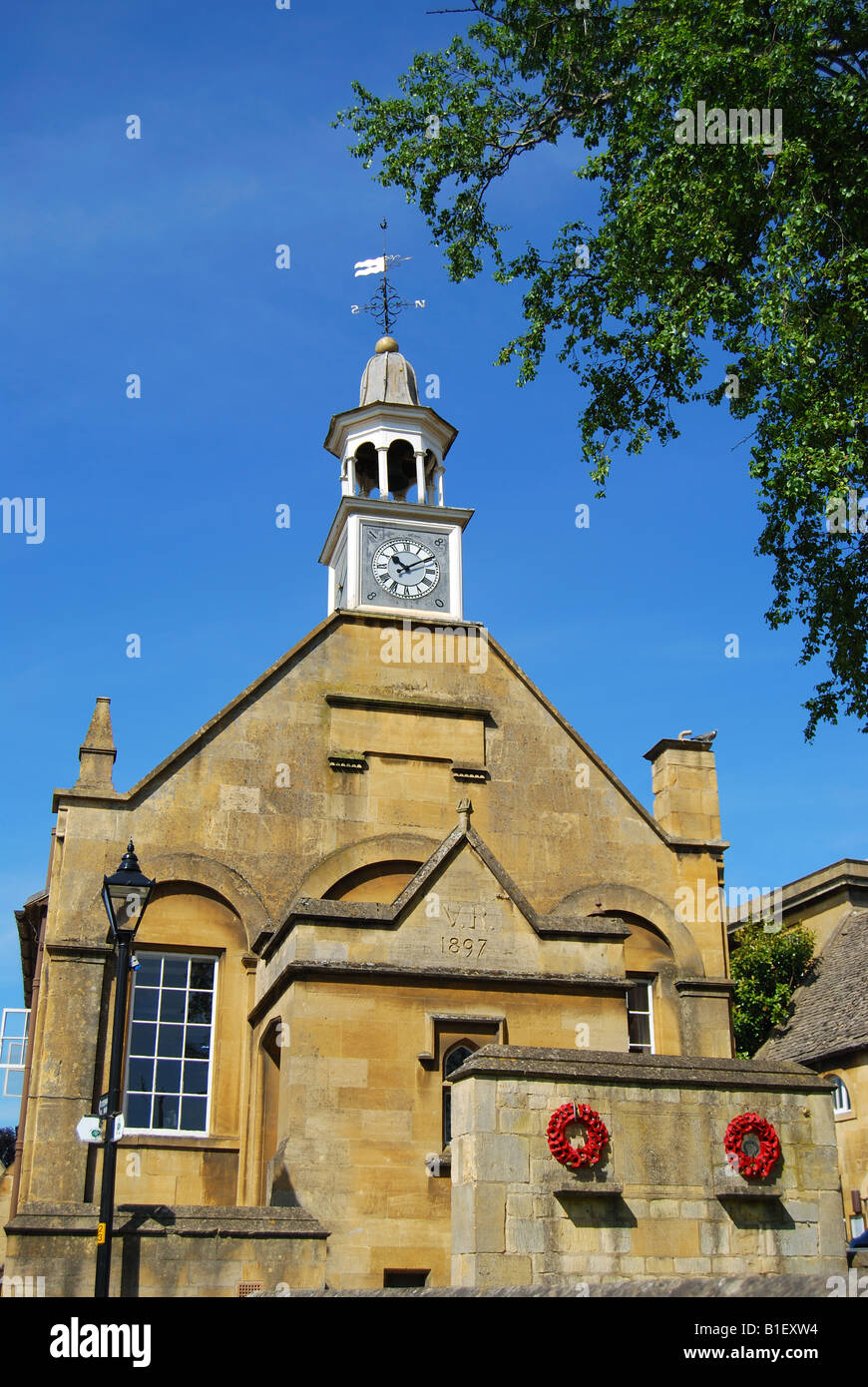 Tour de l'horloge, de la mairie, rue Haute, Chipping Campden, Cotswolds, Gloucestershire, Angleterre, Royaume-Uni Banque D'Images