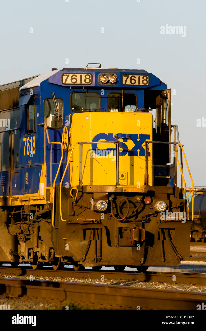 Un train CSX est assis dans la cour de l'île bleue, IL, juste au sud de Chicago. Banque D'Images