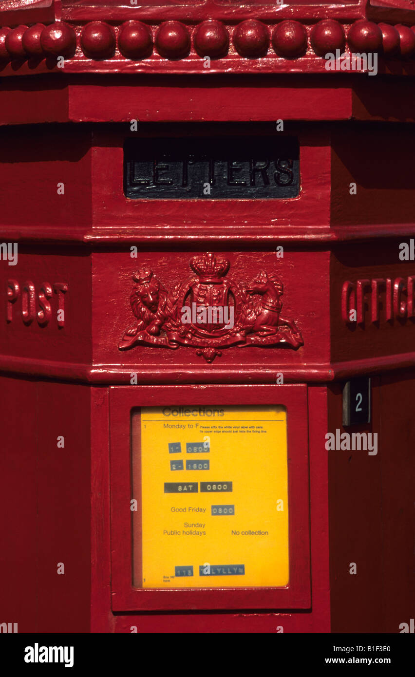 La reine Victoria britannique Penfold hexagonal post box, Pays de Galles, Royaume-Uni. Banque D'Images