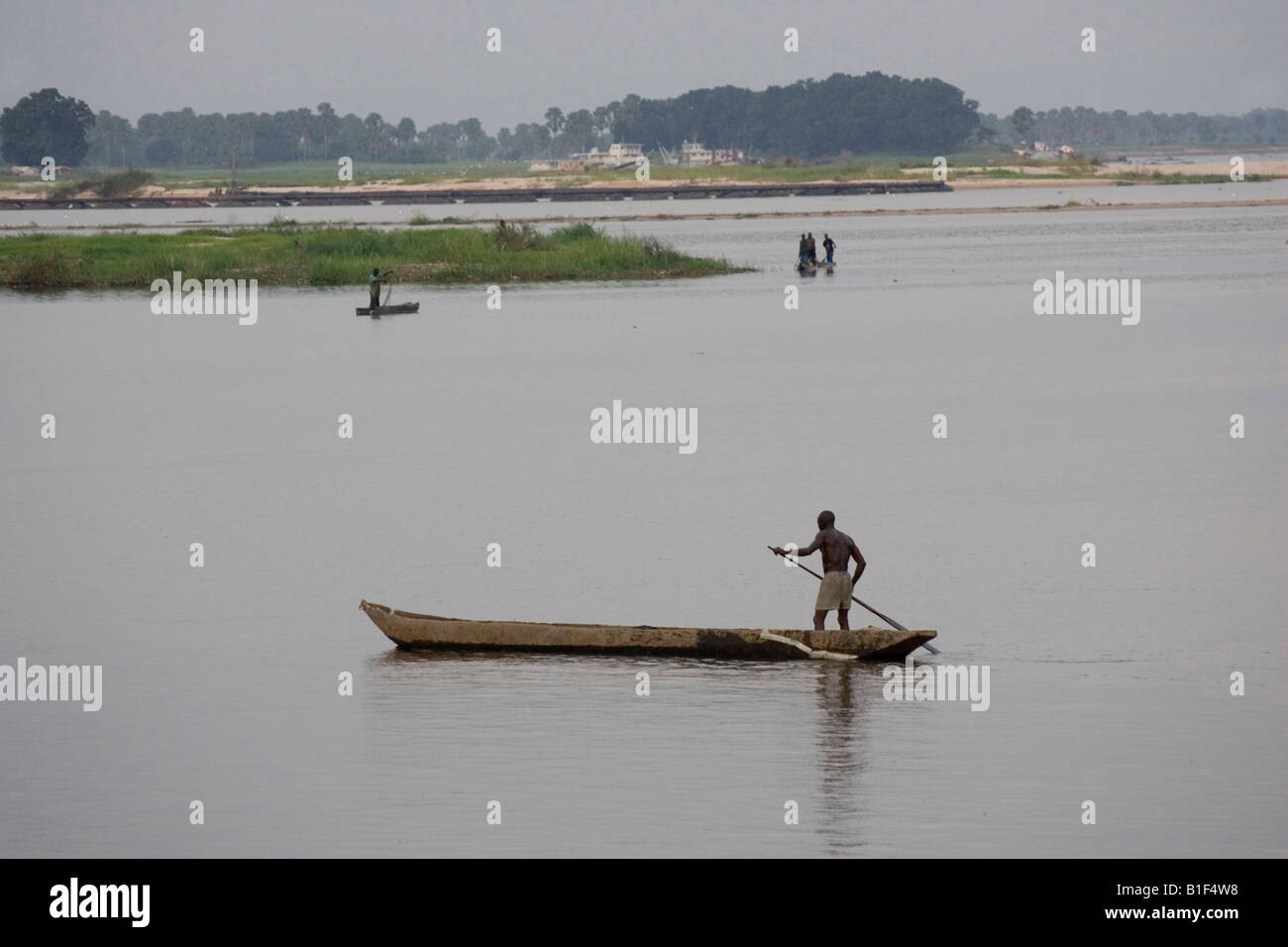 Les pêcheurs sur le fleuve Congo Brazzaville Congo Banque D'Images