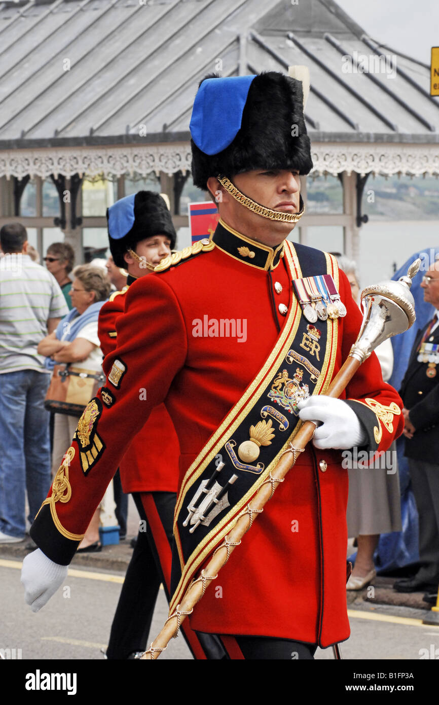 Maître de la bande de l'Armée britannique en cerimonial tuniques rouges  dans les rues de Weymouth à une Parade Accueil Bienvenue Photo Stock - Alamy