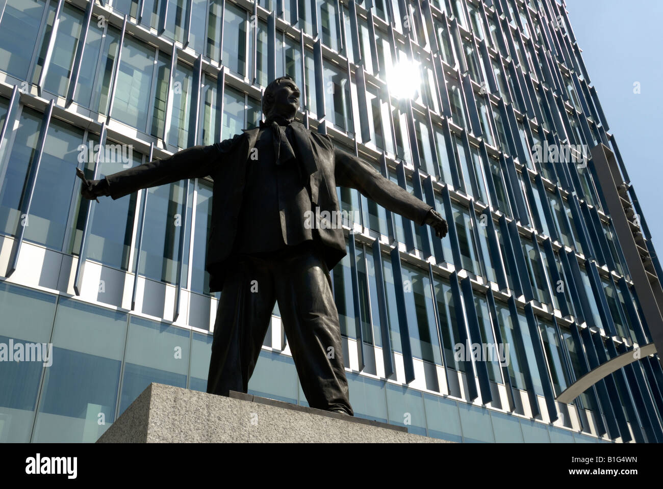 Statue par fun greyworld ipodtouch devant "le bâtiment", Londres Banque D'Images