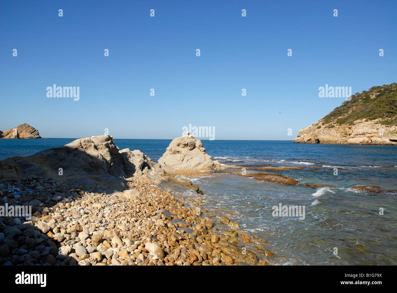Vue de la rive de l'île de Portichol, Javea / Xabia, Province d'Alicante, Communauté Valencienne, Espagne Banque D'Images