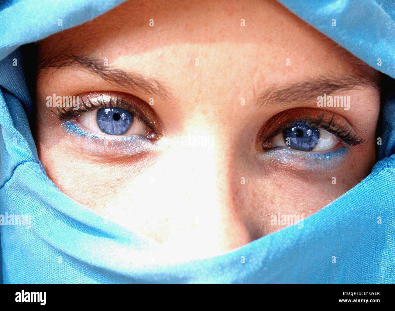 Vue rapprochée d'une femme yeux bleus Banque D'Images