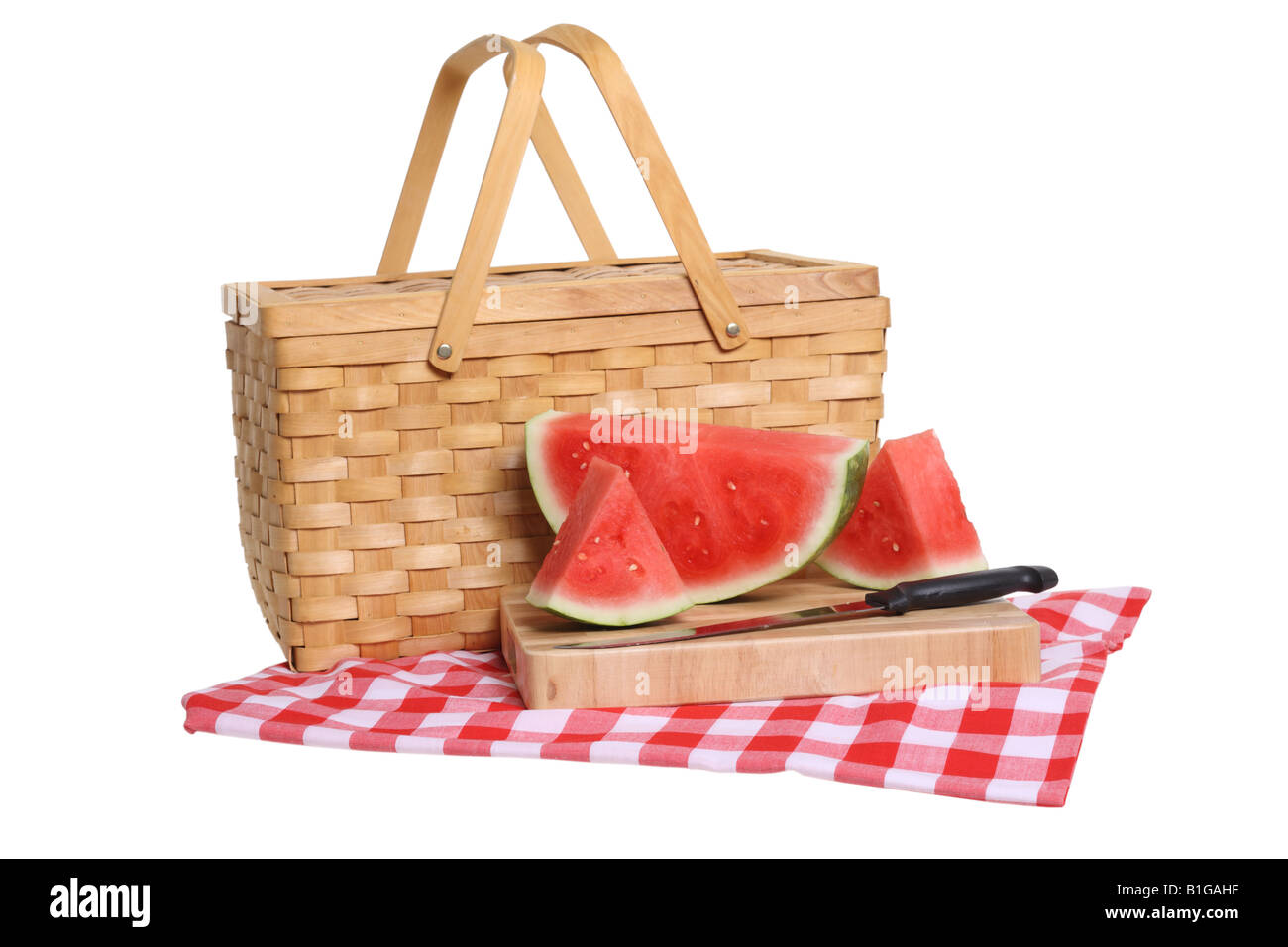 Panier pique-nique avec watermelon découper sur fond blanc Banque D'Images
