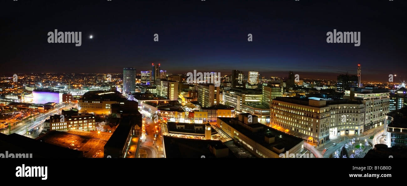 Vue aérienne de Birmingham UK de nuit paysage urbain panoramique Banque D'Images