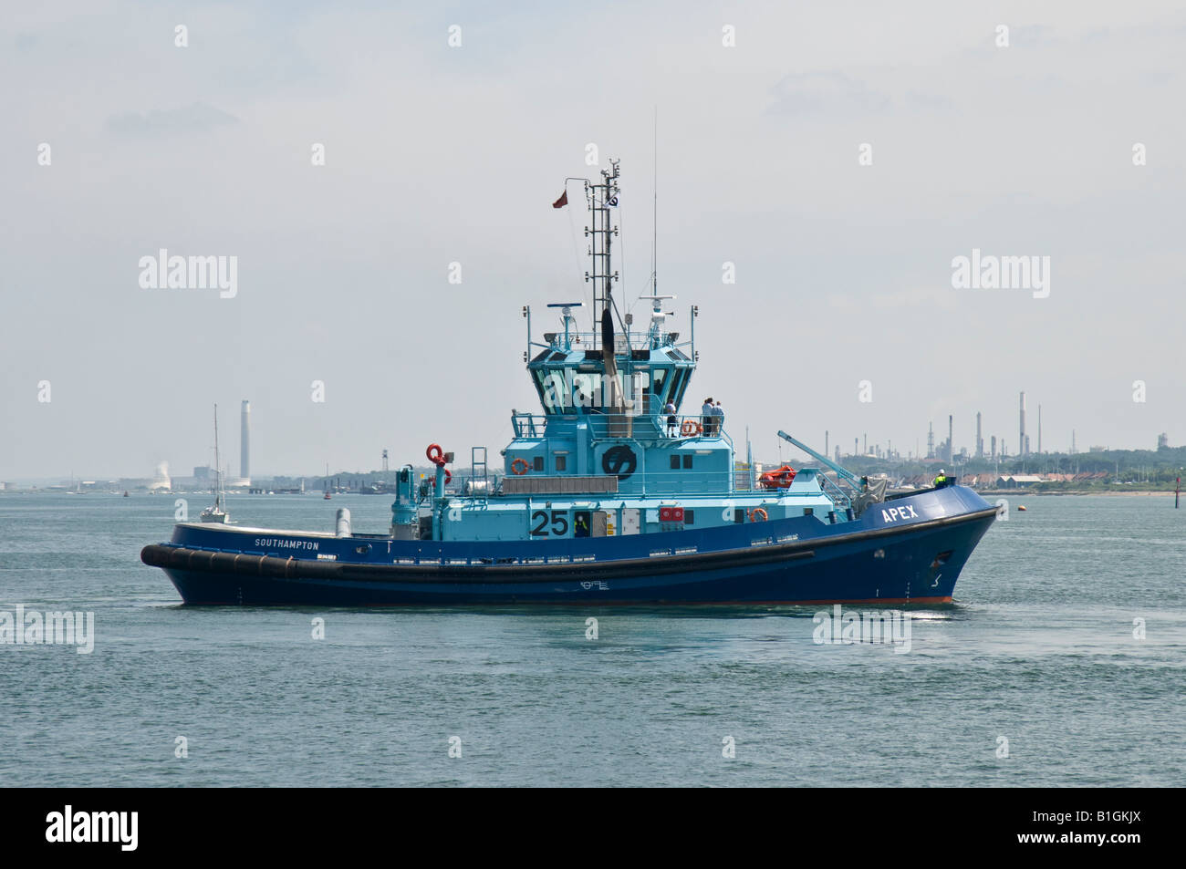 643TJB construit norvégien Apex remorqueur sur des essais dans le port de Southampton où il est enregistré et exploité par remorquage Solent Banque D'Images