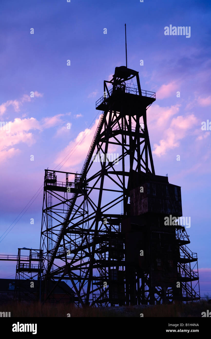 Low angle view of headframes, Belmont Mine, Butte, Montana, USA Banque D'Images