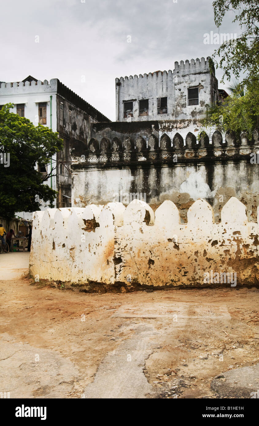 Vue sur la Cour des bâtiments, logements à Stonetown Zanzibar, l'île aux épices, Tanzania, AFRICA Banque D'Images