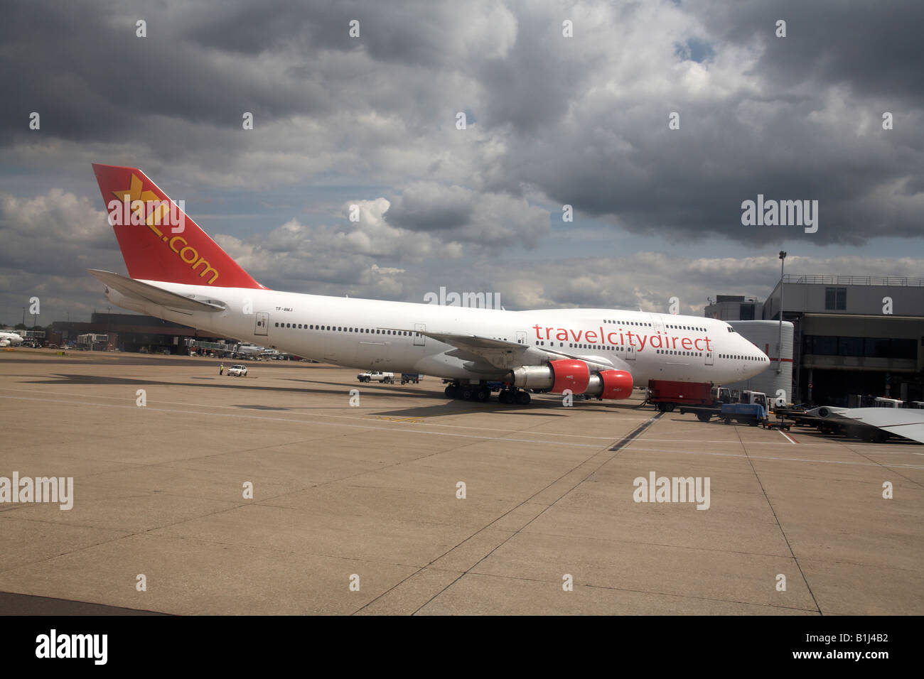 Travelcitydirect com XL 757 Boeing 204 jumbo jet a l'aéroport de Gatwick, England UK Banque D'Images