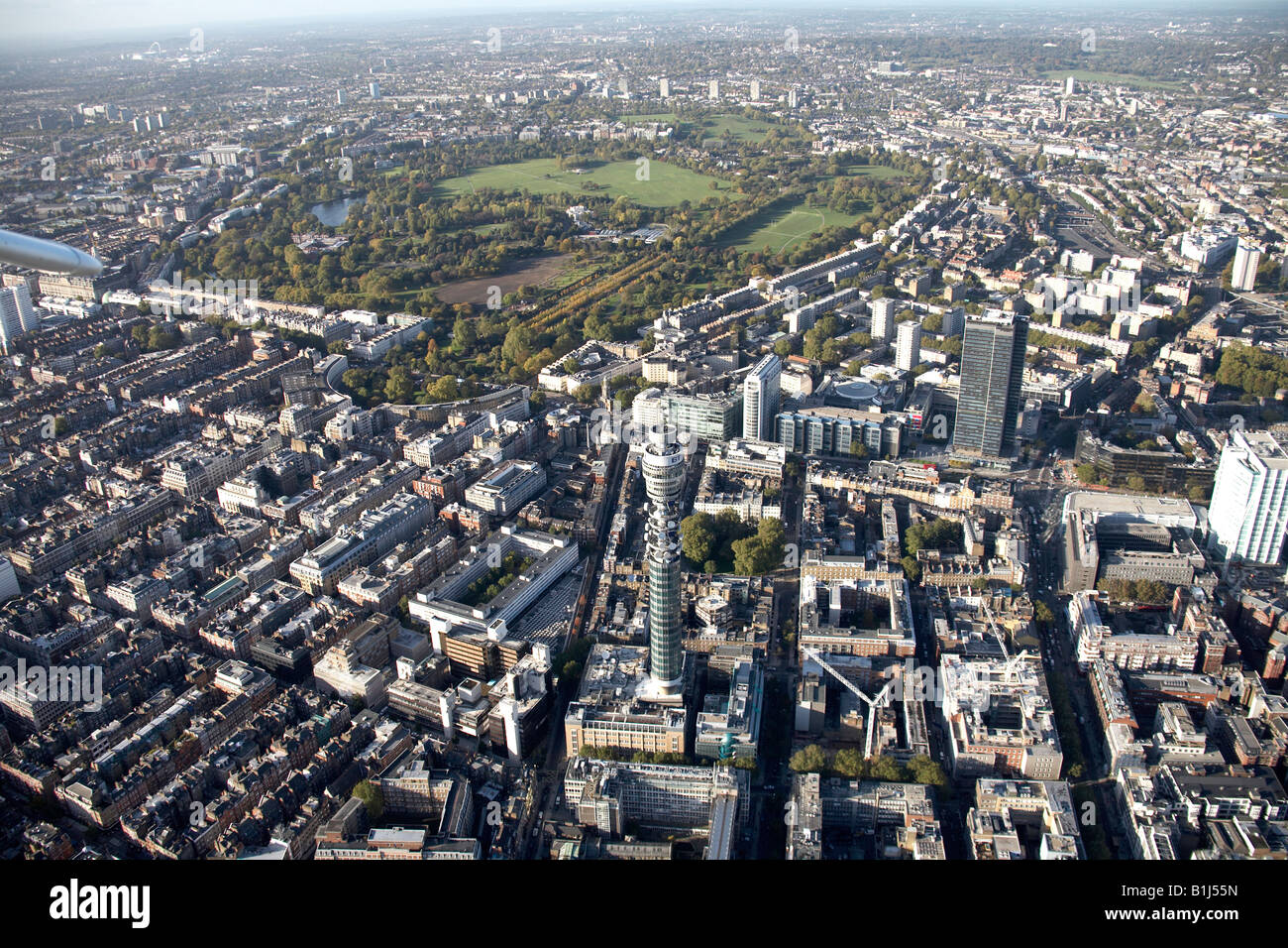 Vue aérienne au nord-ouest de Regents Park ville bâtiments British Telecommunications Tower Soho Londres NW1 W1 England UK Banque D'Images