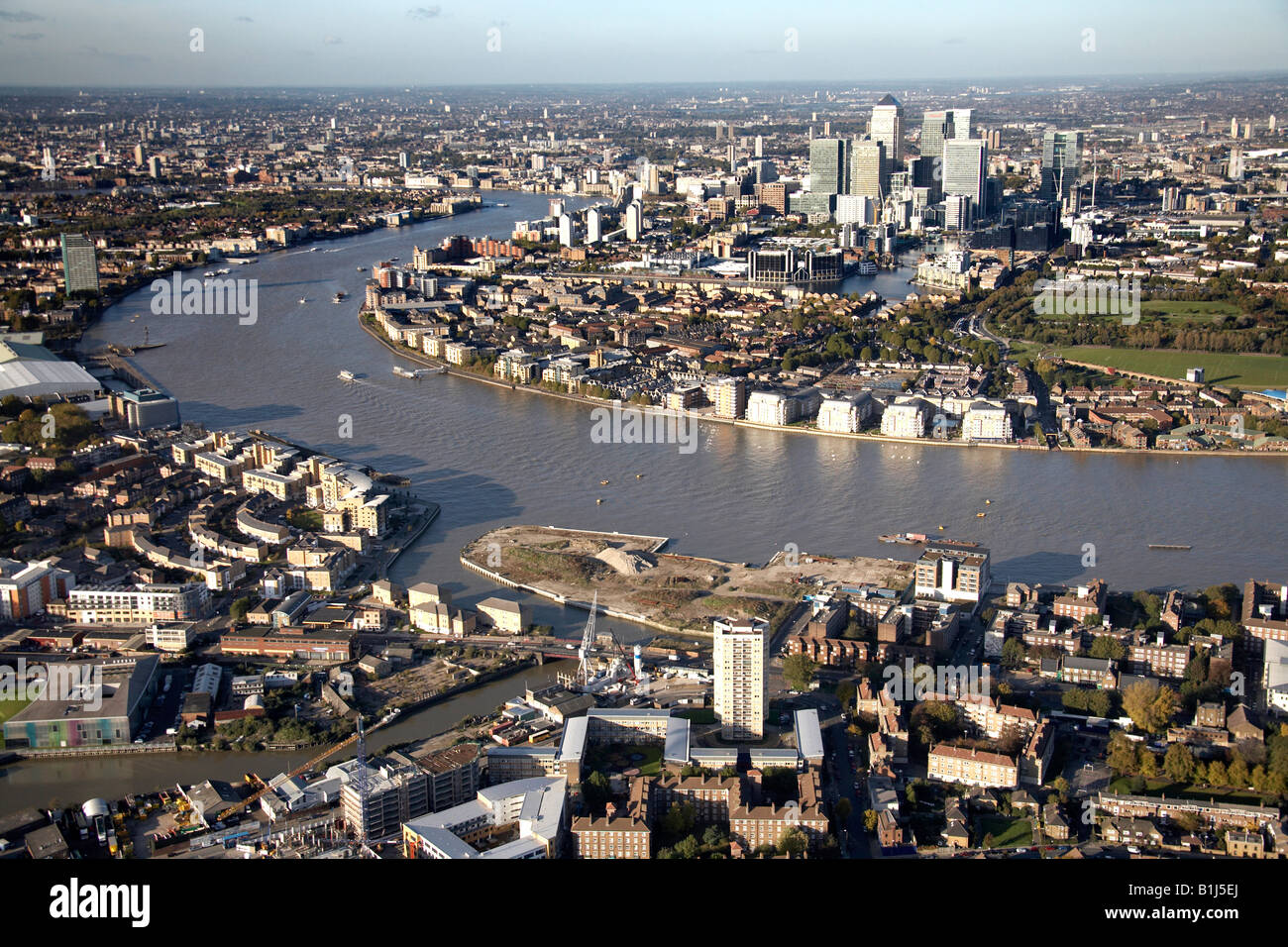 Vue aérienne au nord-ouest de Rotherhithe Deptford Creek Brookmarsh Industrial Estate Tamise l'Isle of Dogs London SE16 SE8 Banque D'Images