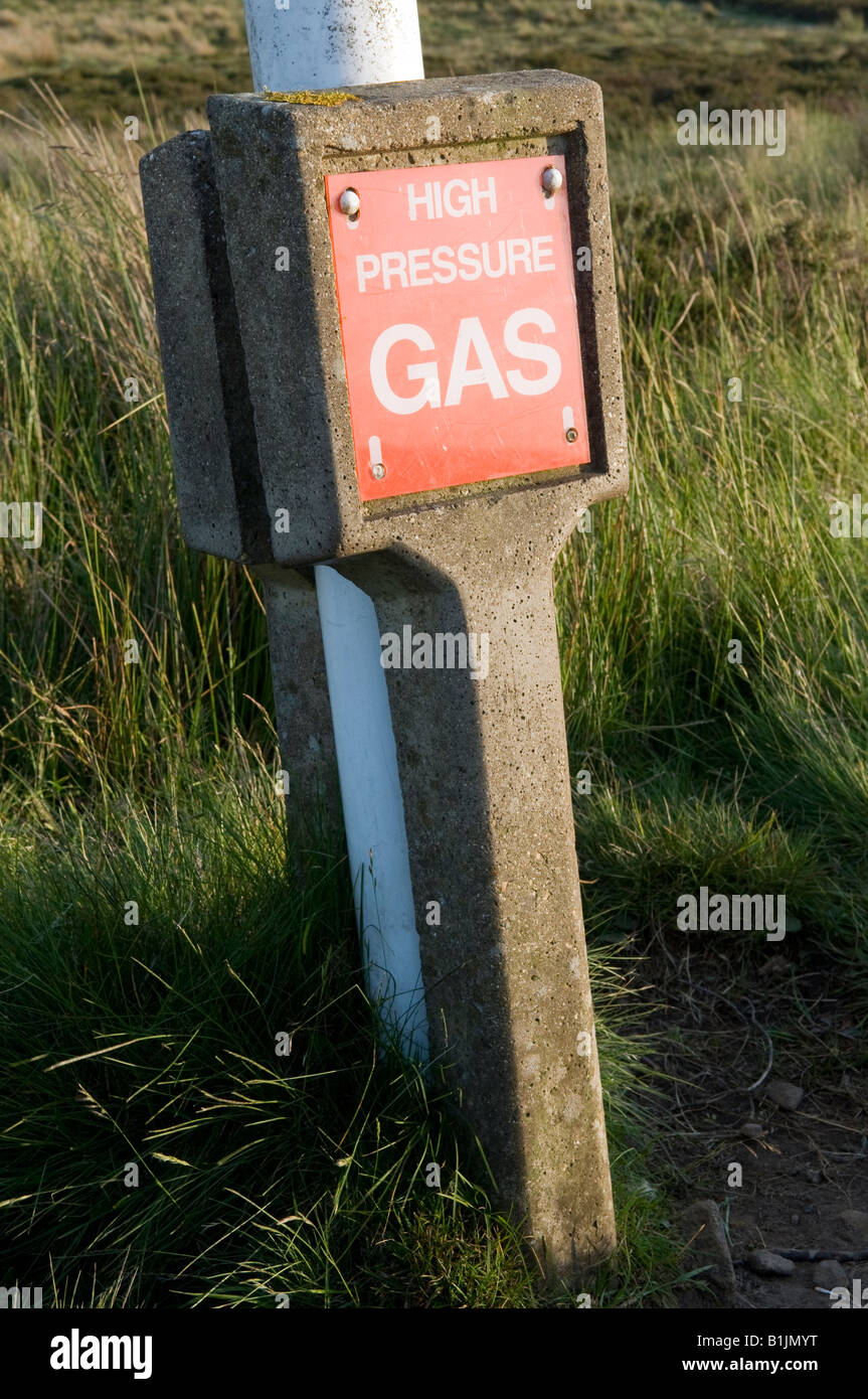 Pipeline de gaz haute pression high moorland sur marqueur Banque D'Images