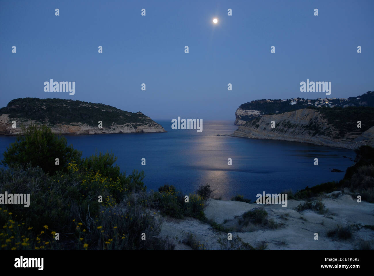 Vue depuis Cabo de San Martin de l'île de Portichol et Cabo de la Nao, Javea, Alicante Province, Comunidad Valenciana, Espagne Banque D'Images
