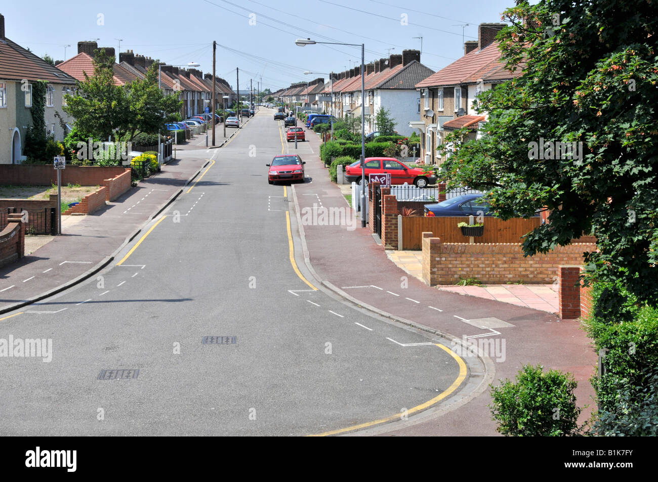 Long cul de sac rue Becontree domaine construit entre le les guerres en tant que développement massif du logement du conseil social font désormais partie Privé Barking & Dagenham Royaume-Uni Banque D'Images