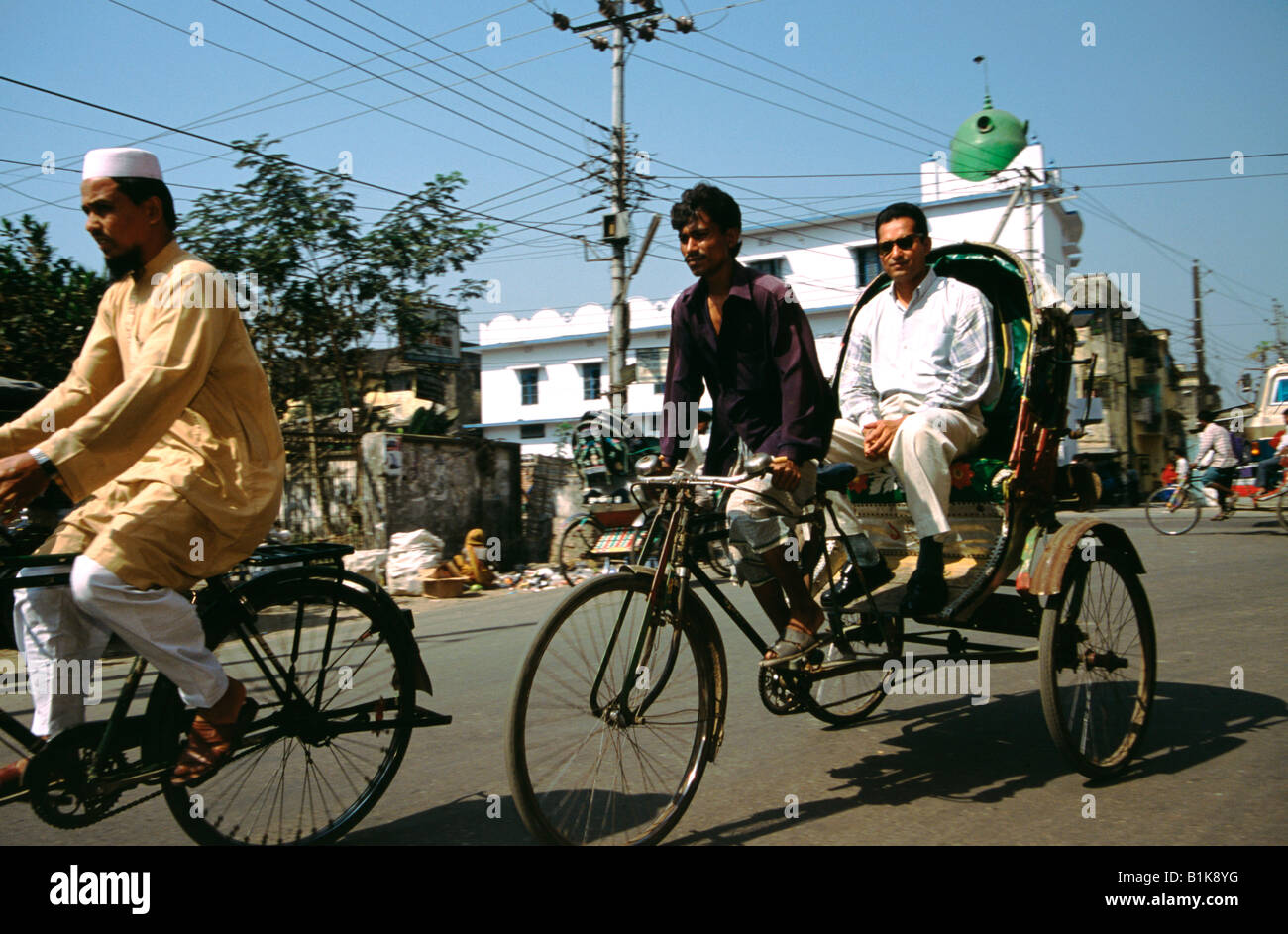 Rickshaw avec passager et location de Chittagong au Bangladesh Banque D'Images