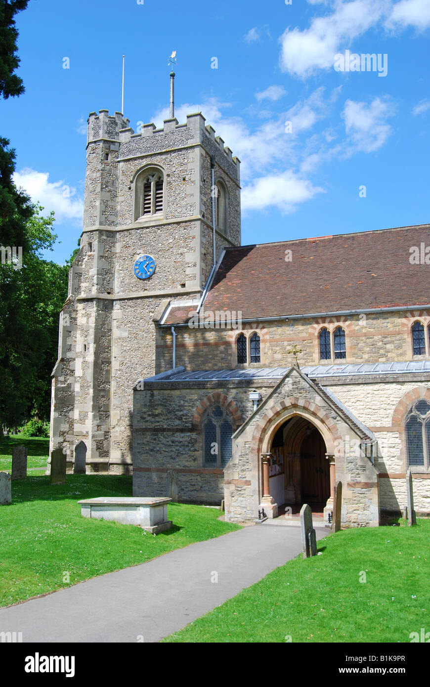 L'église paroissiale de l'église Saint-Nicolas, vert, Harpenden, Hertfordshire, Angleterre, Royaume-Uni Banque D'Images