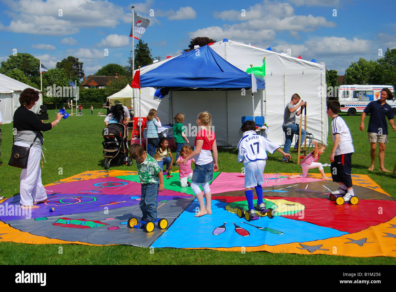 Jeu d'enfant au centre de loisirs fête foraine, Egham, Egham, Surrey, Angleterre, Royaume-Uni Banque D'Images