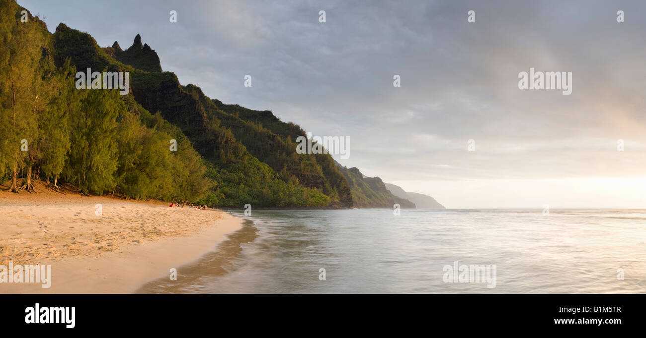 Ke'e Beach et la Côte de Na Pali au coucher du soleil de Kaua'i Hawaii USA Banque D'Images