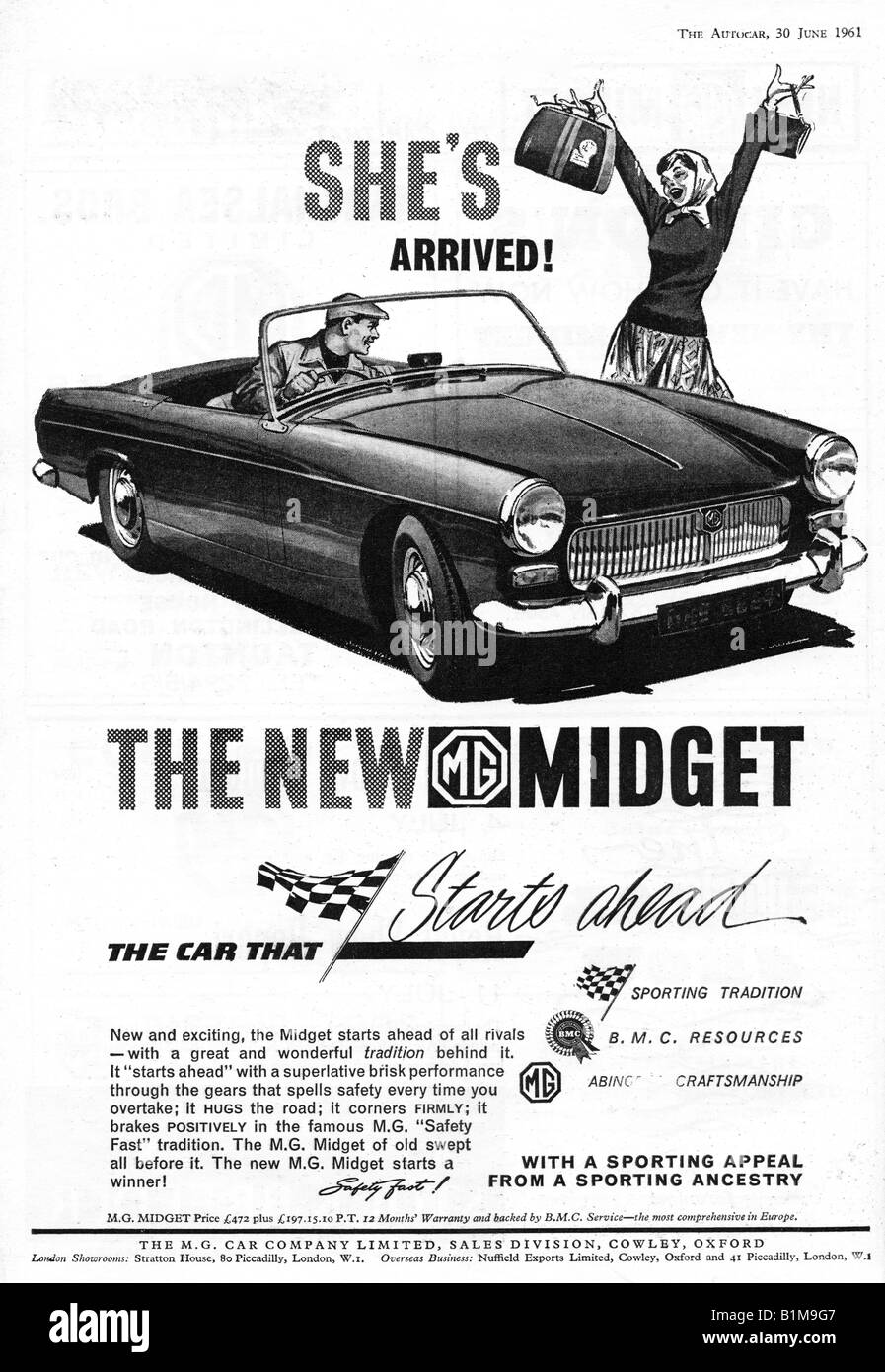 1961 Magazine britannique de publicité pour la nouvelle voiture MG Midget de la BMC pour un usage éditorial uniquement Banque D'Images