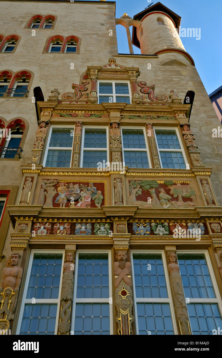 Le 14e siècle Templerhaus avec fenêtre en baie Renaissance datant de 1591, la place du marché historique de Hildesheim, Allemagne Banque D'Images