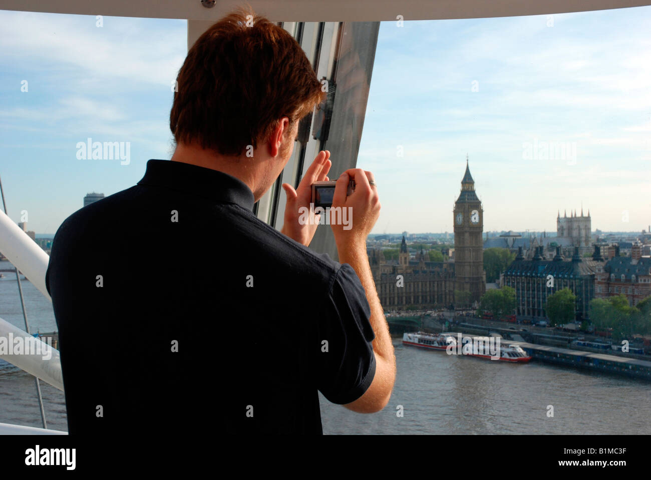 Prise de photos touristiques dans London Eye London UK capsule Banque D'Images