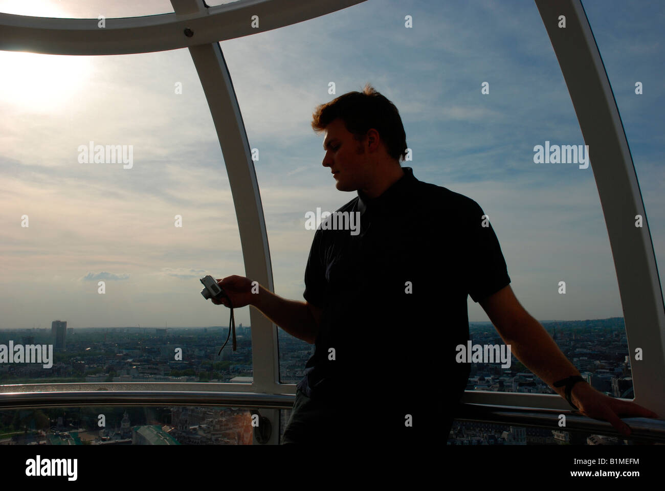Prise de photos touristiques dans London Eye London UK capsule Banque D'Images