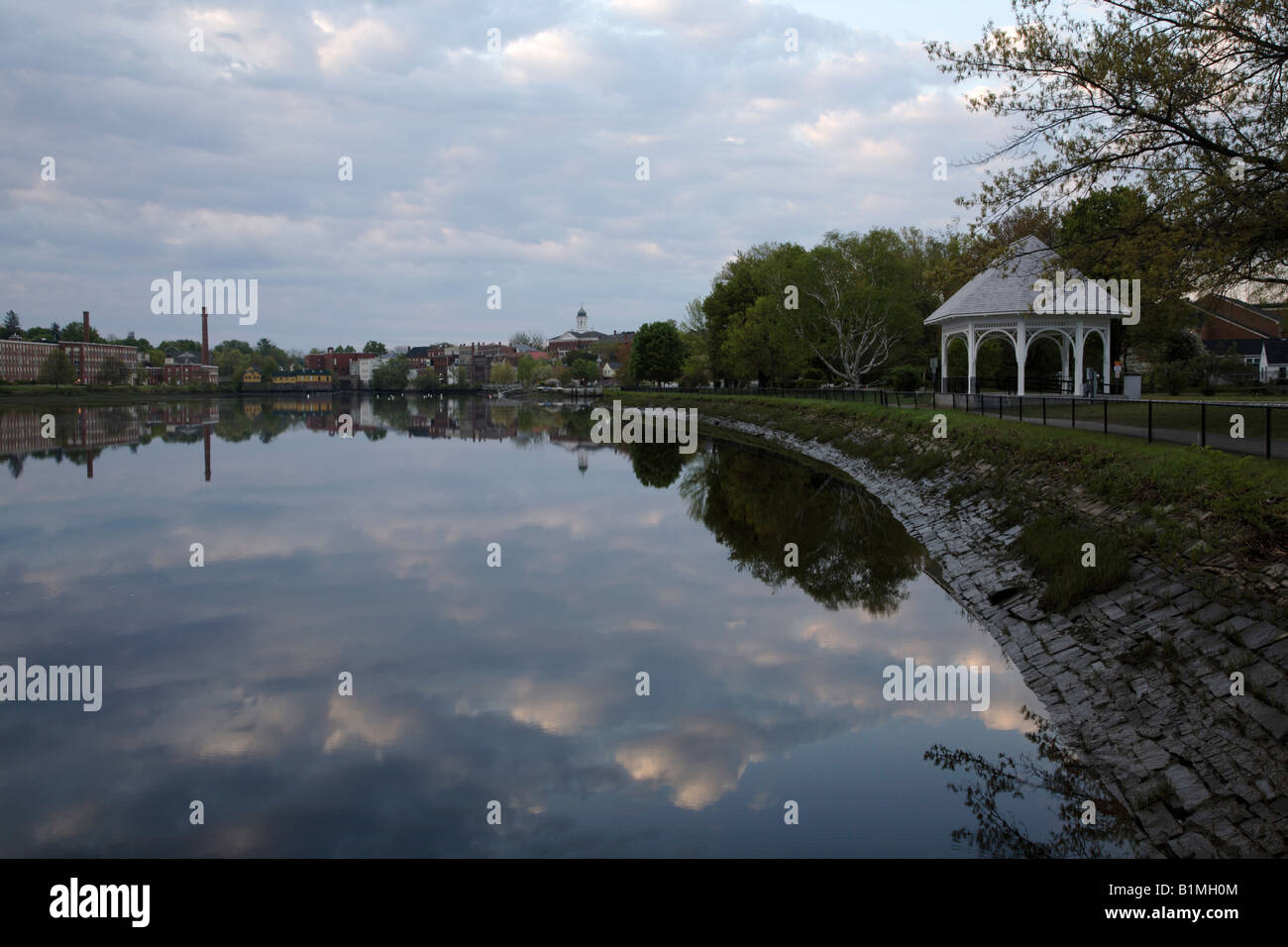Squamscott River dans le centre-ville d'Exeter, New Hampshire, USA Banque D'Images