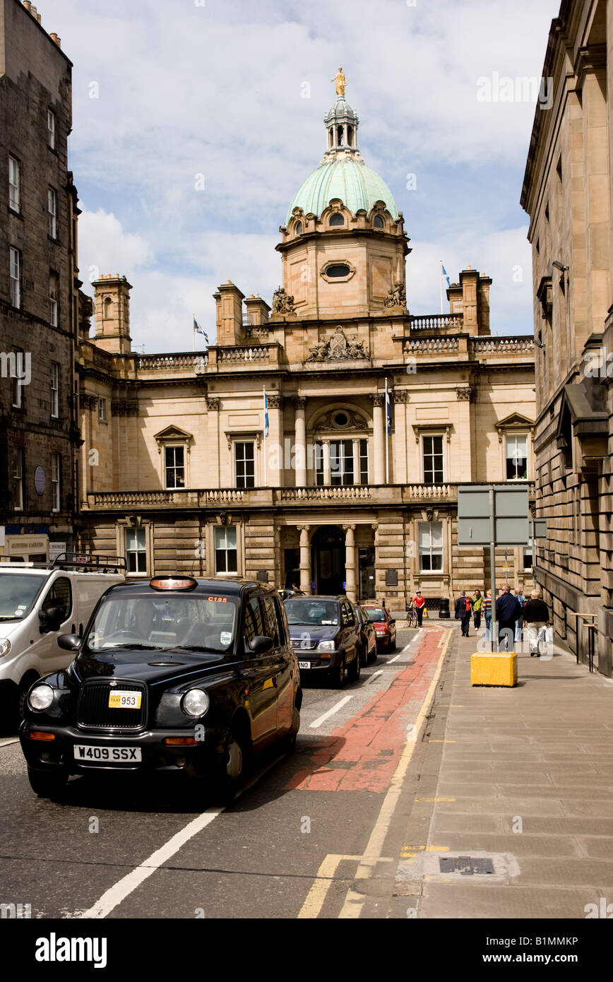 Taxi à Édimbourg Bank of Scotland siège Banque D'Images