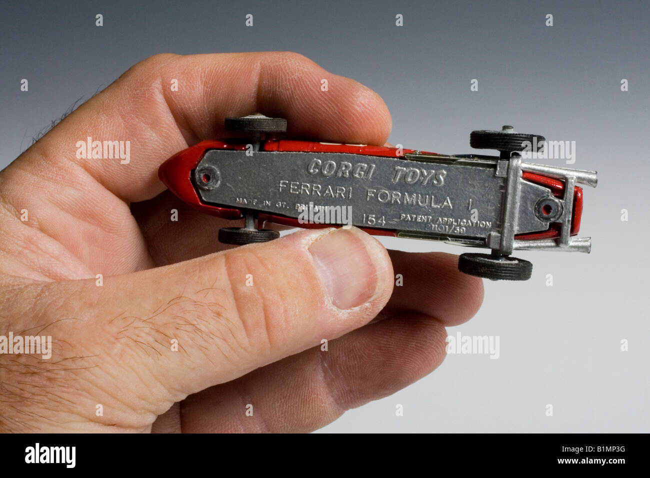 Plaque de base modèle Corgi 154 voiture pas de voiture de course de Formule Un Ferrari publié en 1966 Banque D'Images