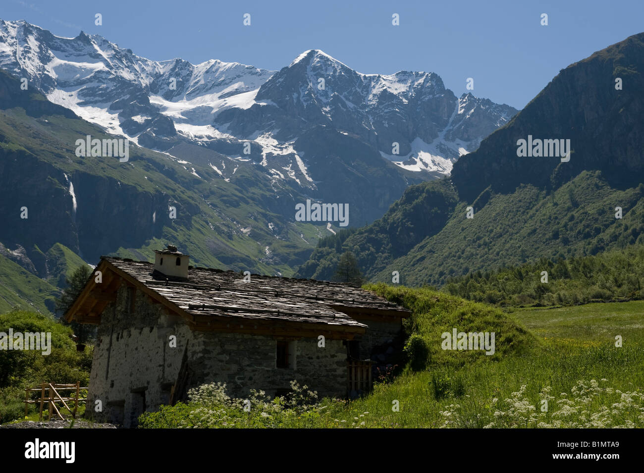 Parc national de la vanoise savoie alpes chalet traditionnel avec Banque D'Images