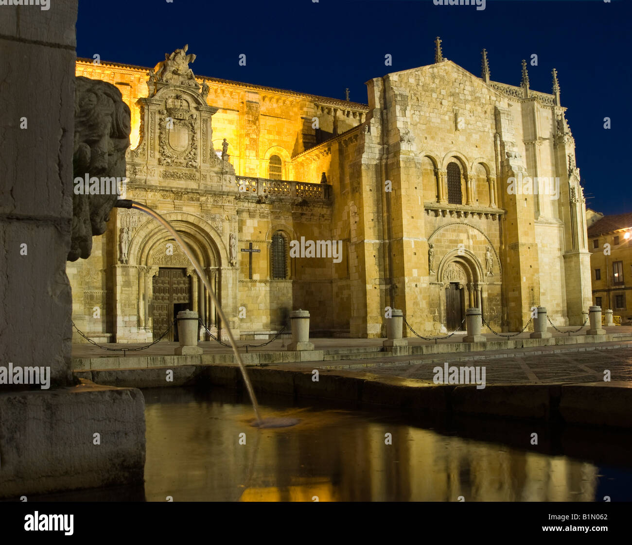 L'église romane de Saint isidoro en horizontale espagne Leon Banque D'Images