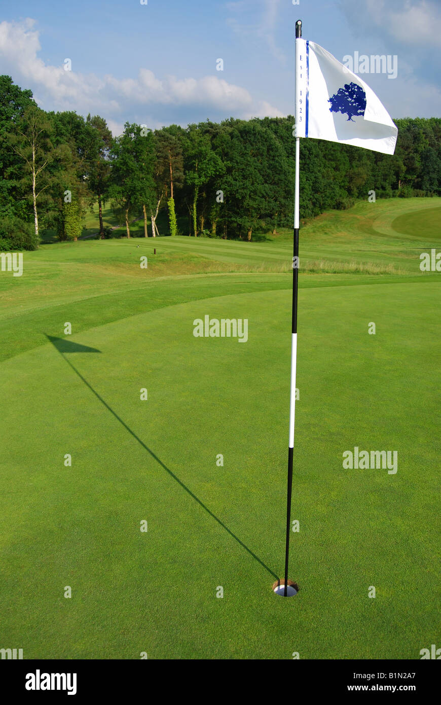 Le drapeau vert, Sunningdale Golf Course, Sunningdale, Berkshire, Angleterre, Royaume-Uni Banque D'Images