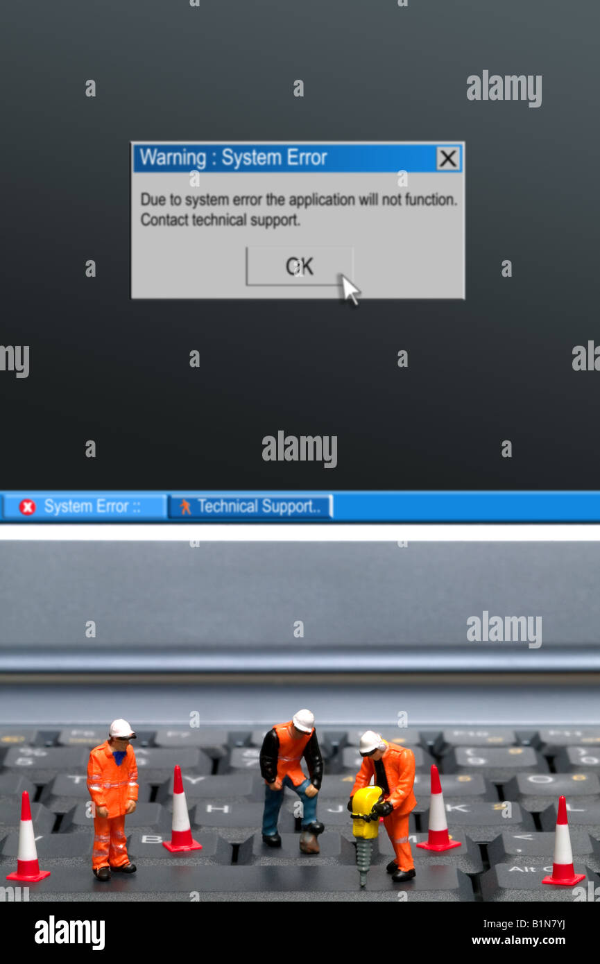 Ouvriers de la réparation d'un ordinateur miniature système clavier message d'erreur à l'écran dans le cadre d'une série d'images sur ce thème Banque D'Images