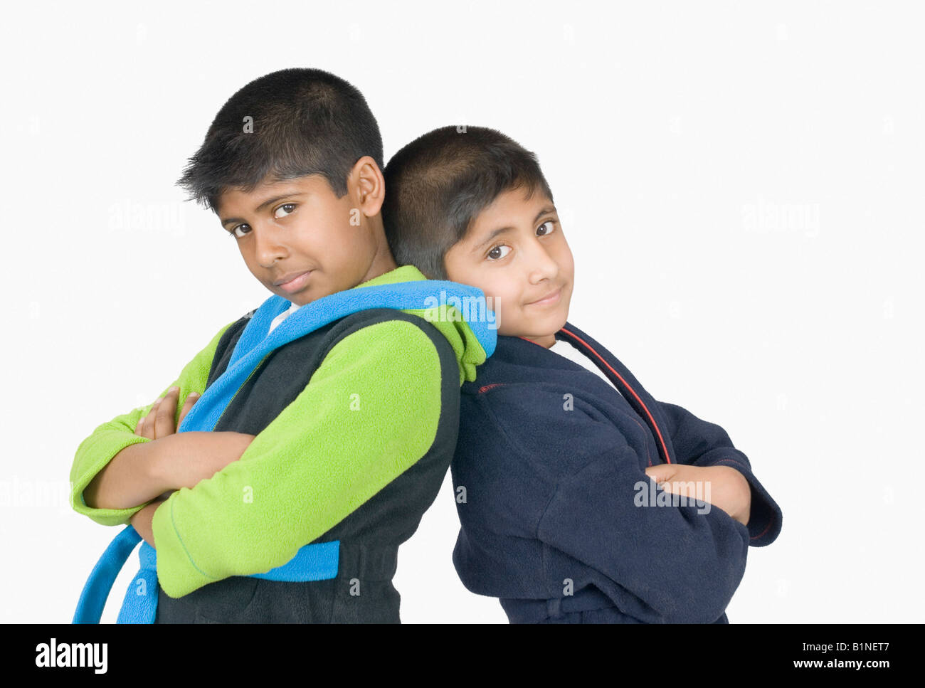 Portrait de deux garçons posing Banque D'Images