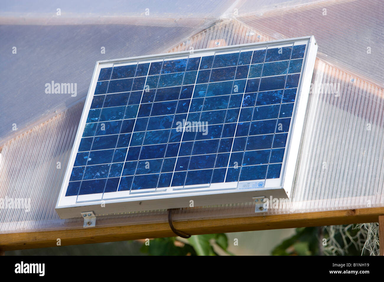 L'unité de chauffage solaire sur une serre Photo Stock - Alamy