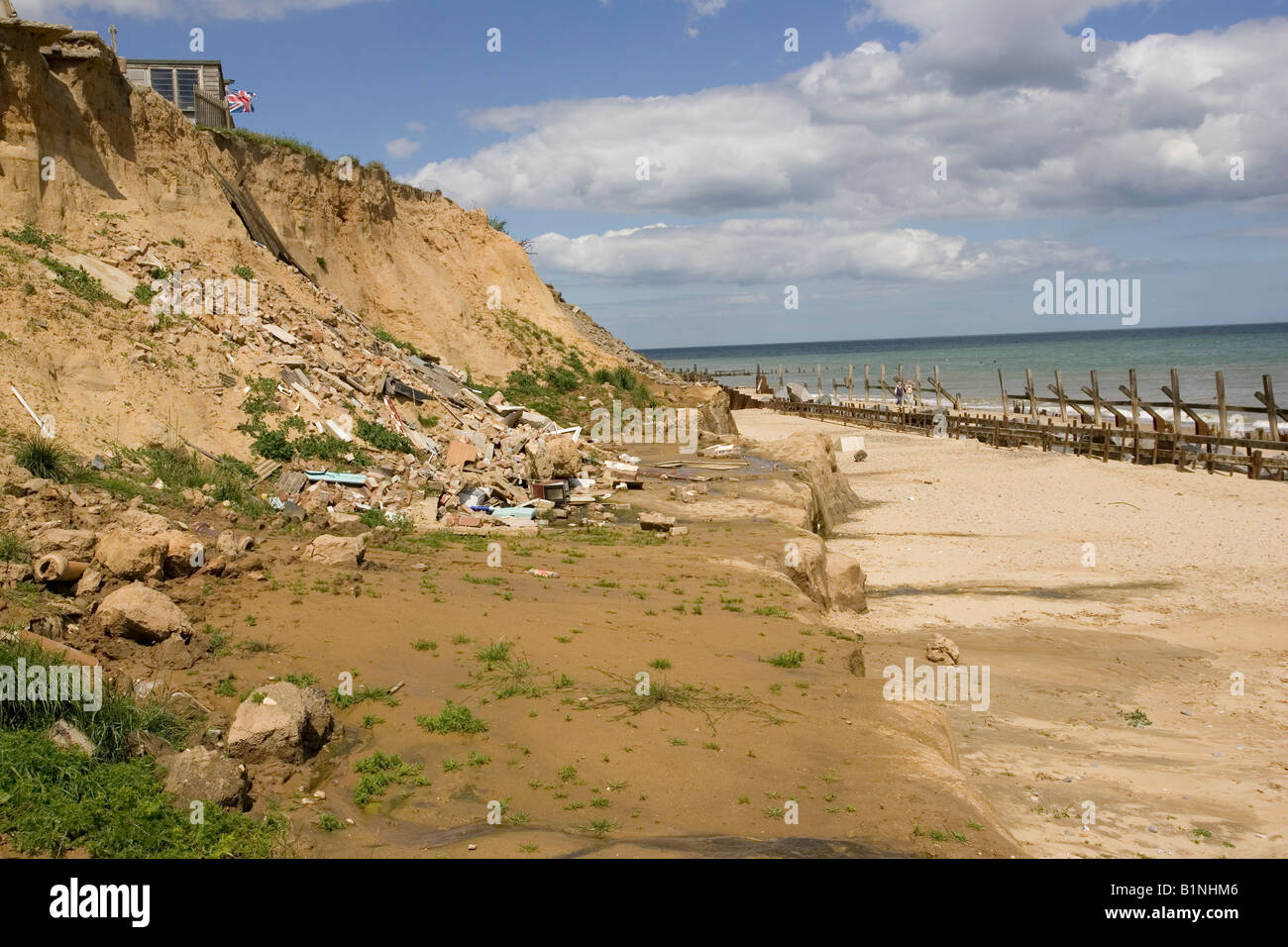 Vestiges de maisons effondrées après une grave érosion côtière Happisburgh North Norfolk Coast UK Banque D'Images