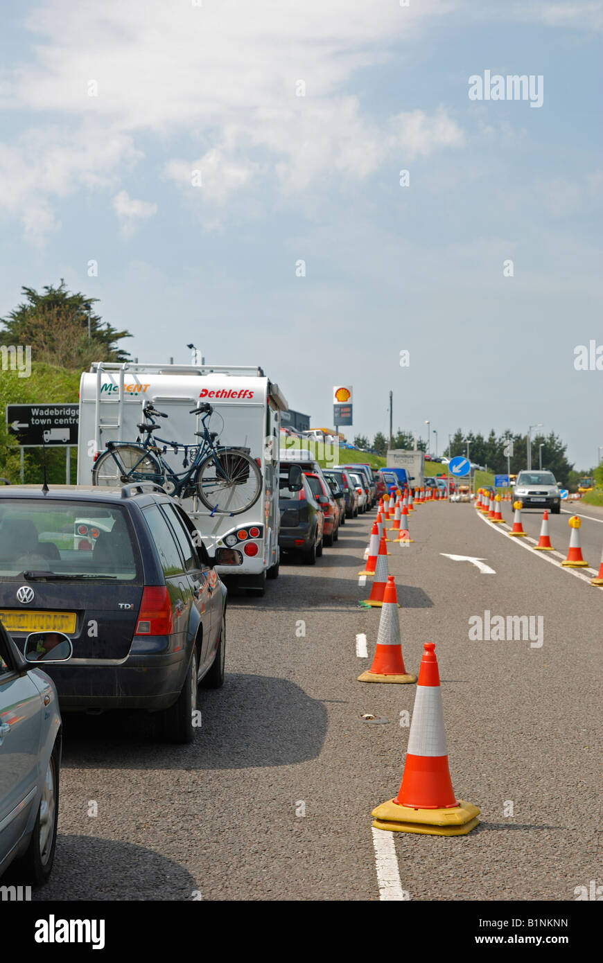 Un été embouteillage près de Padstow à Cornwall, Angleterre, Royaume-Uni Banque D'Images