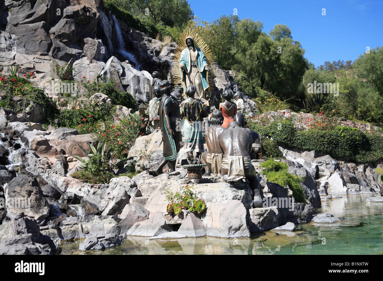 Le jardin et la colline Tepeyac où la Vierge Marie est dit avoir comparu. Basilique Notre Dame de Guadalupe à Mexico Banque D'Images