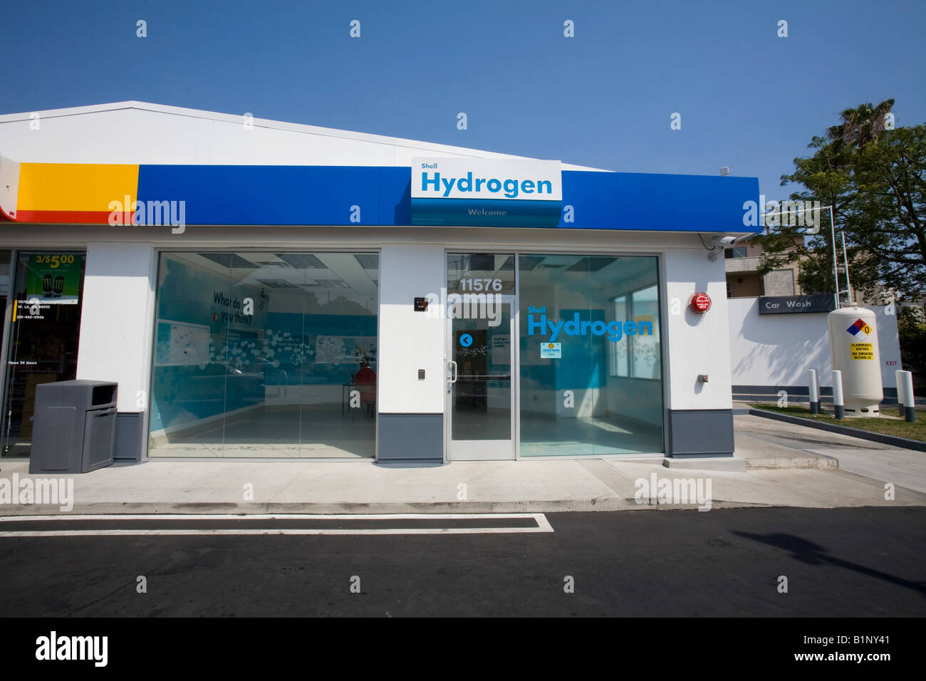 La station Shell est la première station de ravitaillement en hydrogène de détail en Californie, West Los Angeles USA. Ouvert le 26 juin 2008 Banque D'Images