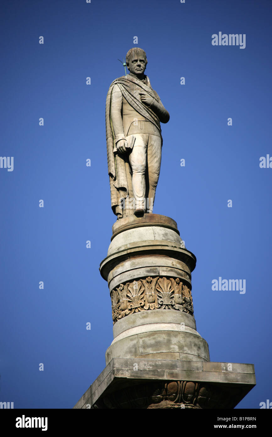 Ville de Glasgow, en Écosse. Monument à l'écrivain écossais Sir Walter Scott sur le dessus d'une colonne de Glasgow's George Square. Banque D'Images